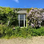 Shannon River House & Gardens *