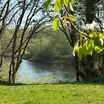 Homestay Shannon River House & Gardens Limerick