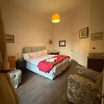 Shannon River House & Gardens Homestay *