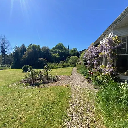 Shannon River House & Gardens Homestay