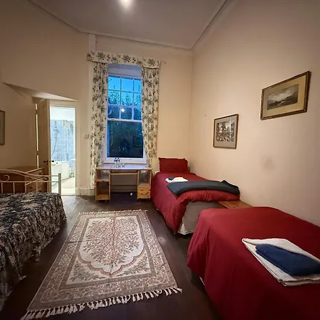 Homestay Shannon River House & Gardens Limerick