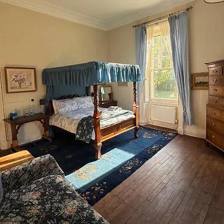 Homestay Shannon River House & Gardens Limerick
