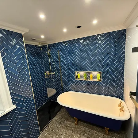 Shannon River House & Gardens