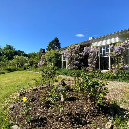 Shannon River House & Gardens Homestay *