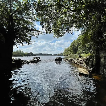 Shannon River House & Gardens Homestay