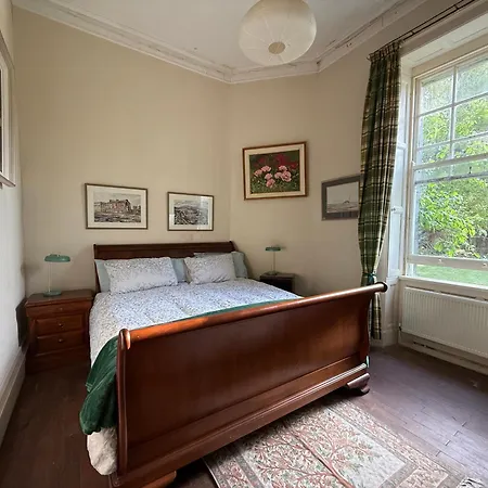 Homestay Shannon River House & Gardens Limerick