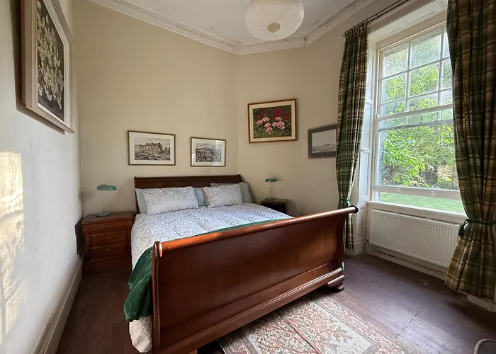 Homestay Shannon River House & Gardens Limerick