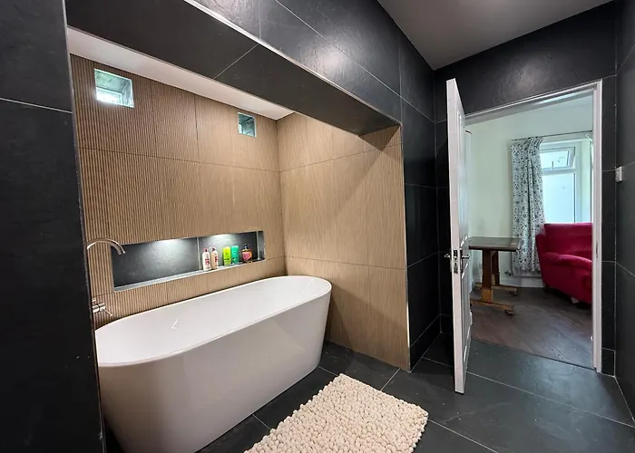 Shannon River House & Gardens 홈스테이